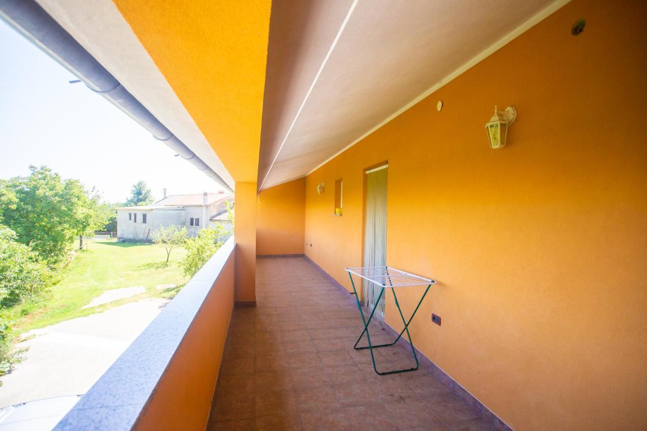 Holiday Home Labud Zminj Exterior photo